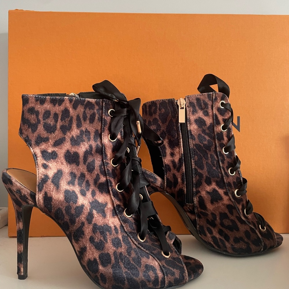 Sexy Black and Brown Lace-Up Heels